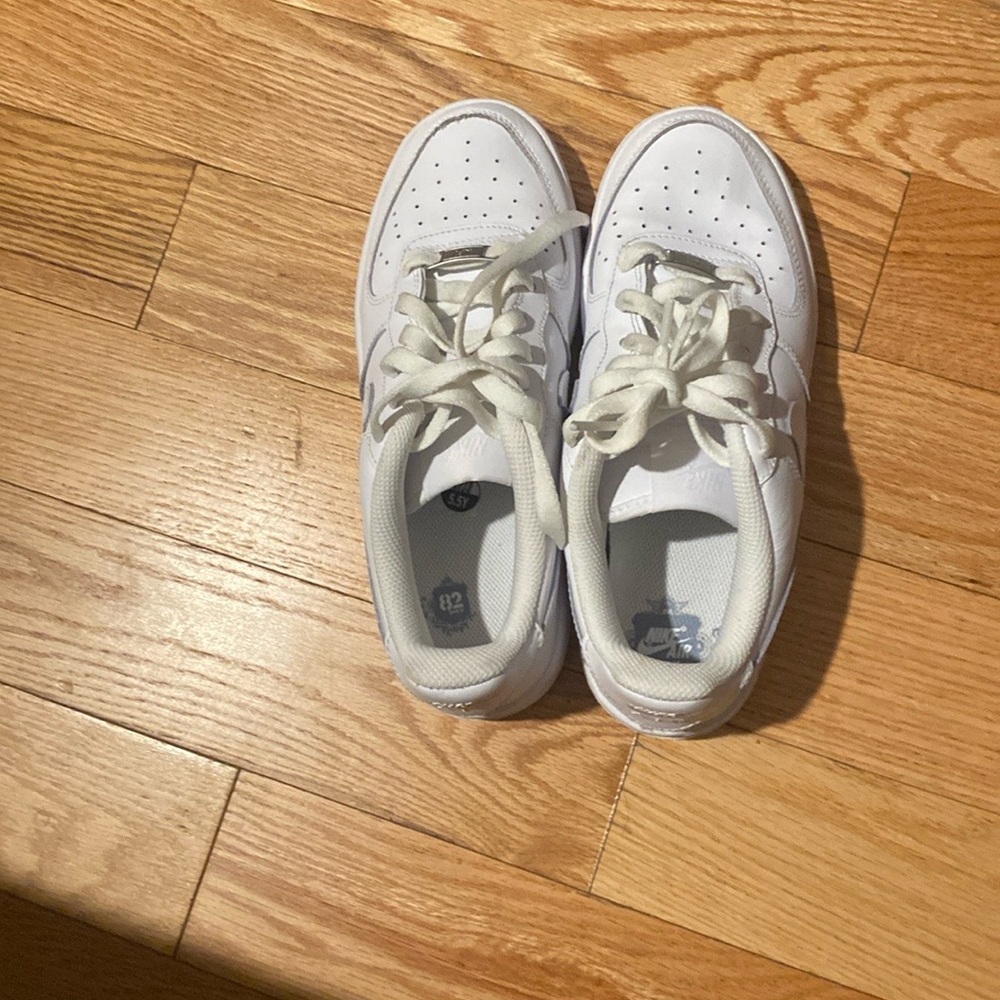 Nike Boys Air Force 1, size 5.5Y - Picture 10 of 13